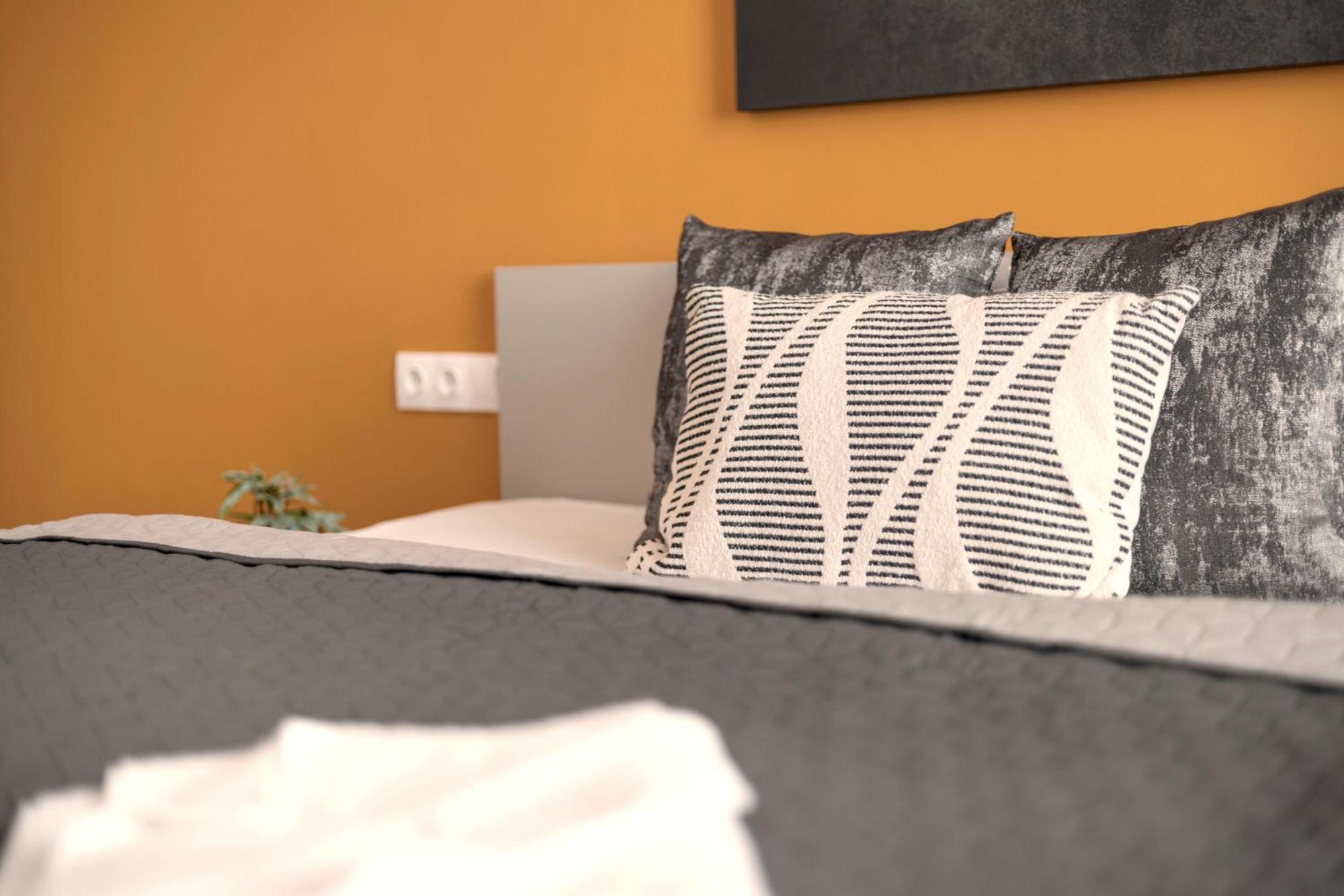 Exclusive Central 3Bedrm Stylish Residence By Prestige Homes 布达佩斯 外观 照片
